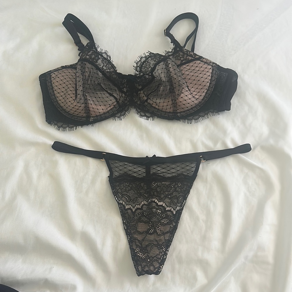 Victoria secret lingerie set
